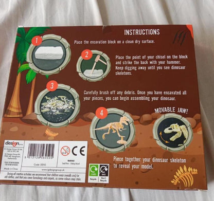 Dinosaur Excavation Model Kit