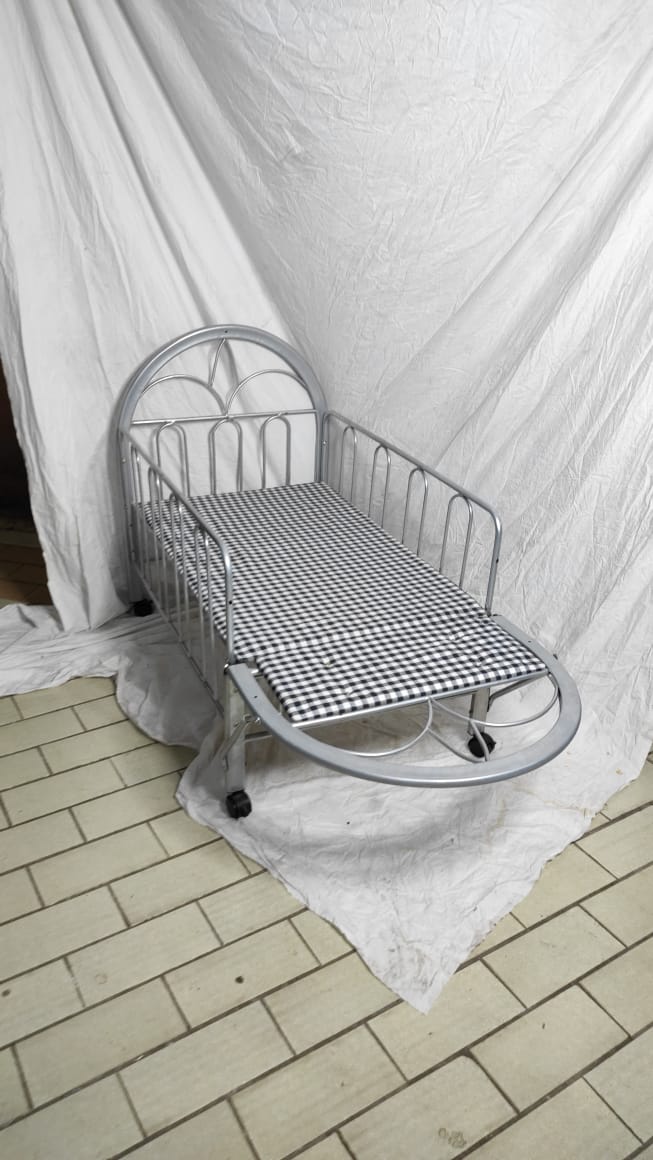 Metal baby cot best sale