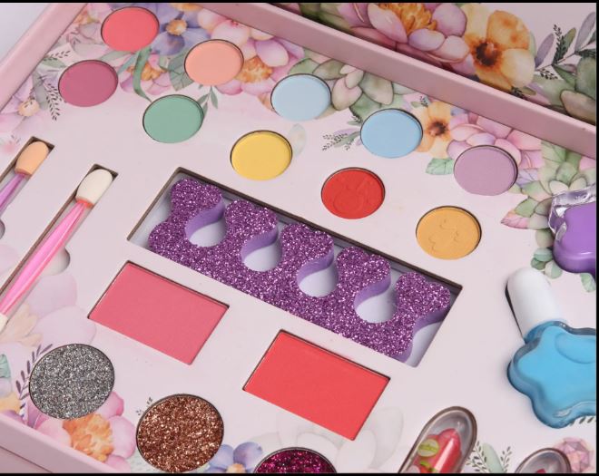 Children's set with makeup and jewelry