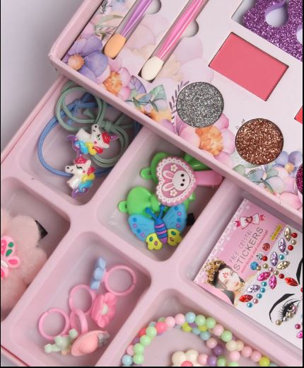 Children's set with makeup and jewelry