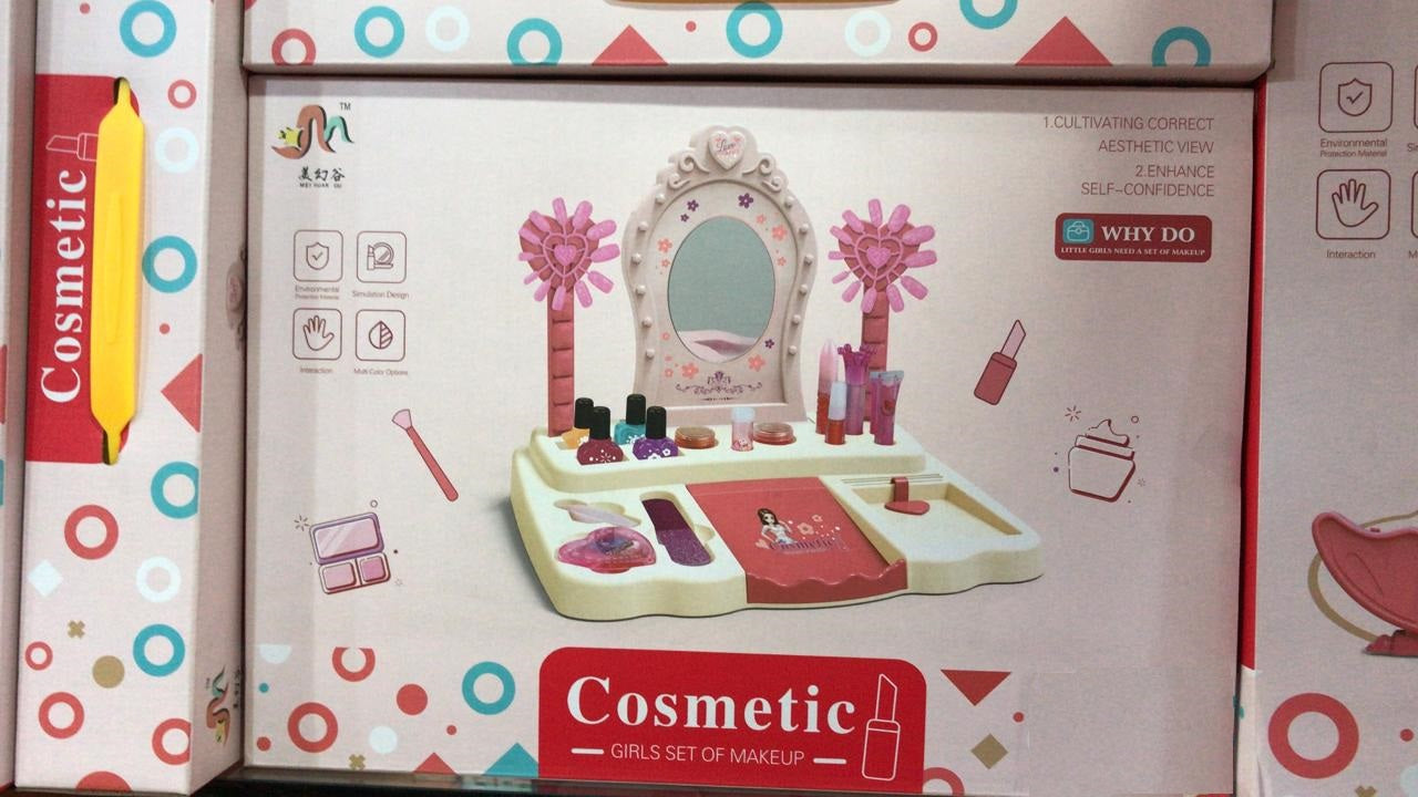 Real makeup toy